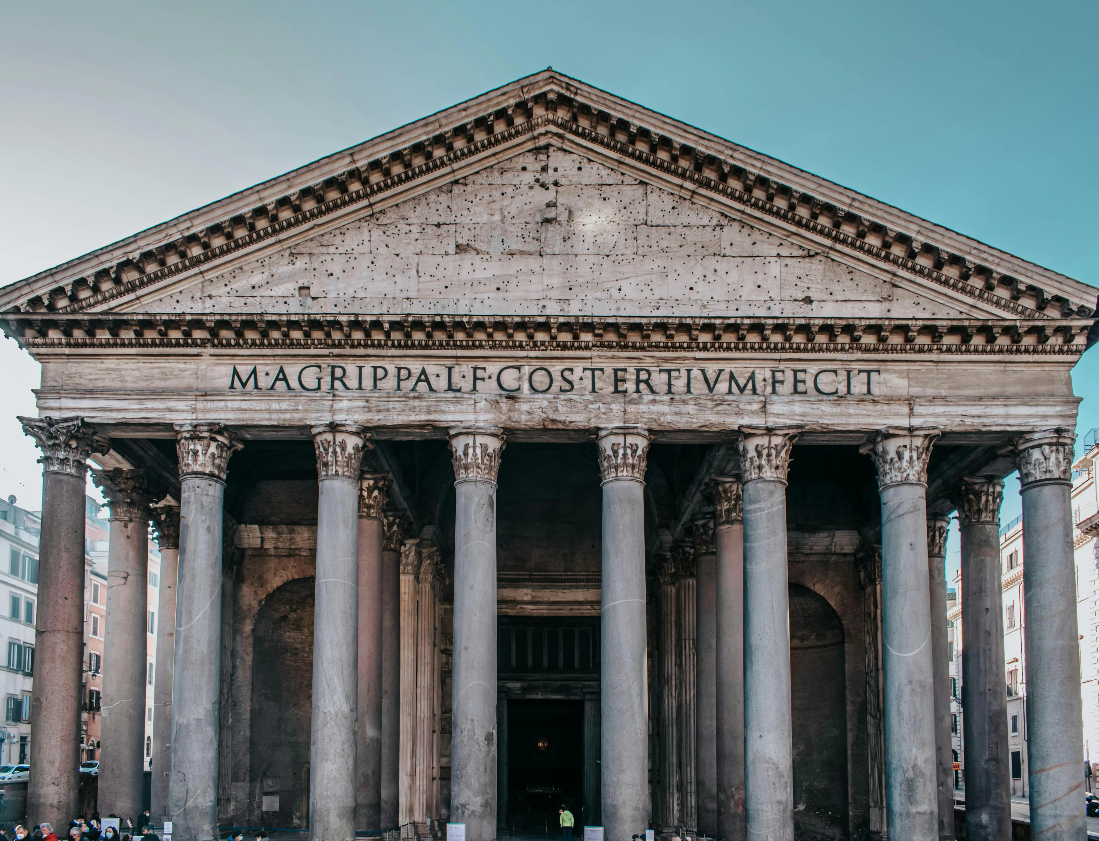 Fassade des Pantheons mit der Inschrift des Agrippa